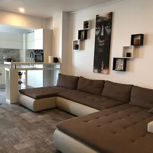 Apartment Luxury Westpark 2 Lake View W6, Bukarest